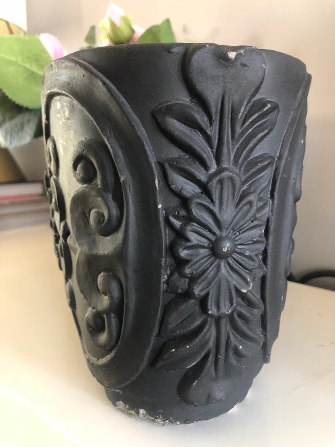 Ornate Black Floral Vase – Vintage-Inspired Decorative Planter