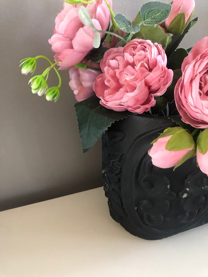 Ornate Black Floral Vase – Vintage-Inspired Decorative Planter